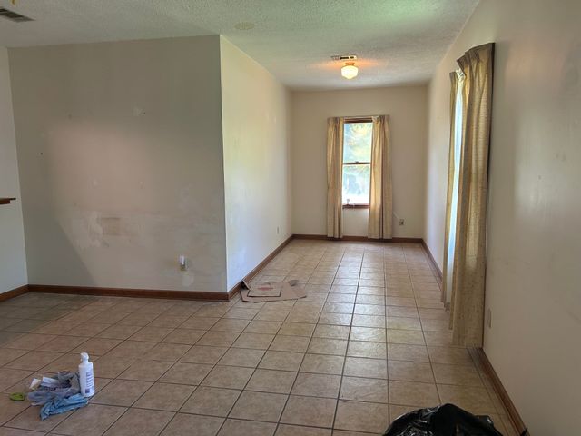 1089 N SANGA RD, Memphis, TN 38018