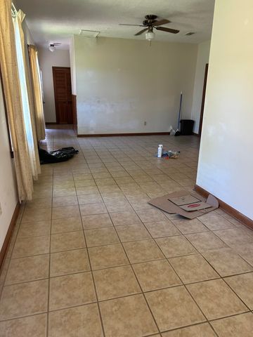 1089 N SANGA RD, Memphis, TN 38018