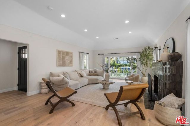 177 S Gardner Street, Los Angeles, CA 90036