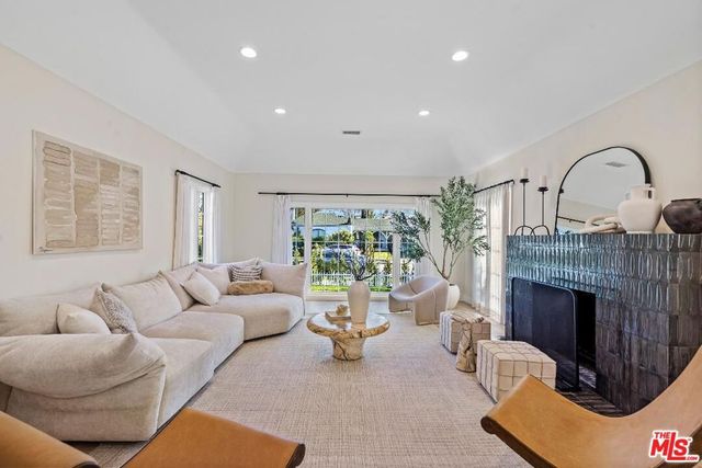 177 S Gardner Street, Los Angeles, CA 90036