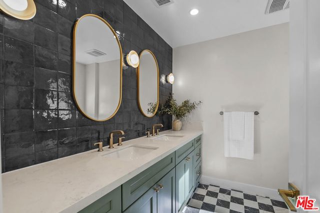 177 S Gardner Street, Los Angeles, CA 90036