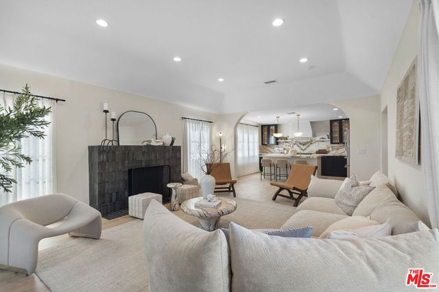 177 S Gardner Street, Los Angeles, CA 90036