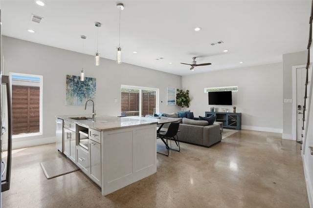 180 S Cisco Street, Dallas, TX 75246
