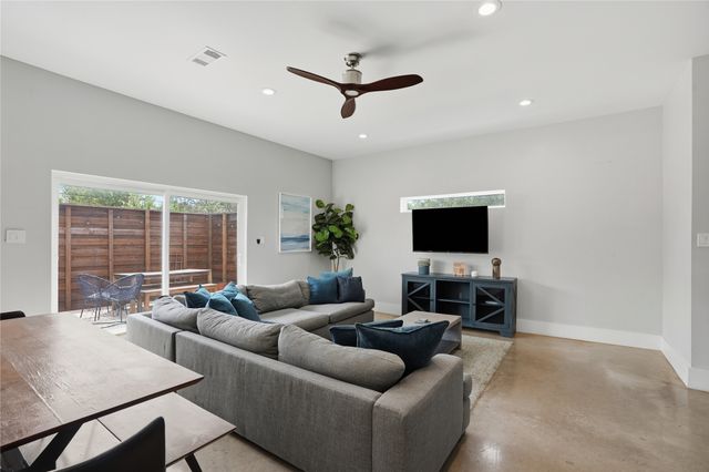 180 S Cisco Street, Dallas, TX 75246