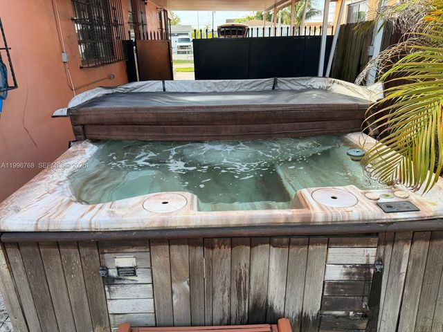 1185 W 32nd St, Hialeah, FL 33012