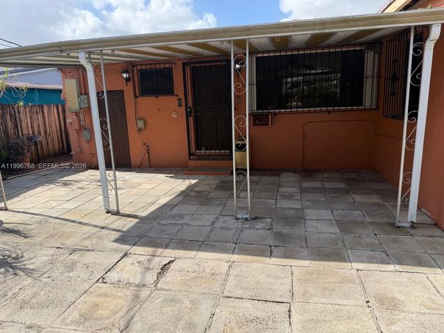 1185 W 32nd St, Hialeah, FL 33012