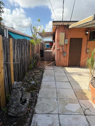 1185 W 32nd St, Hialeah, FL 33012