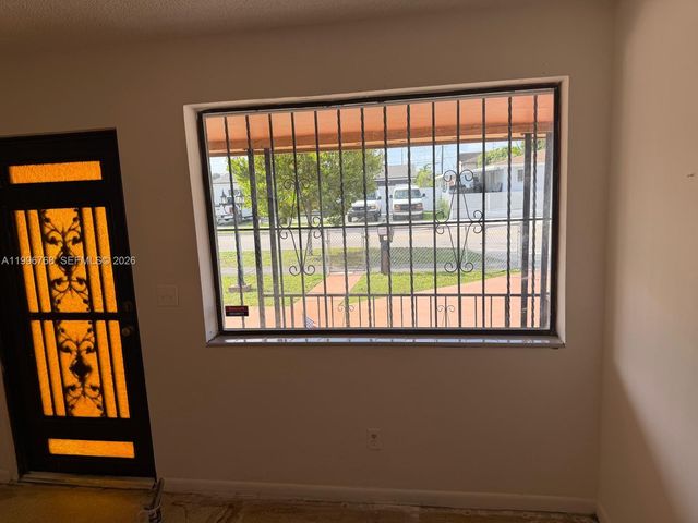 1185 W 32nd St, Hialeah, FL 33012