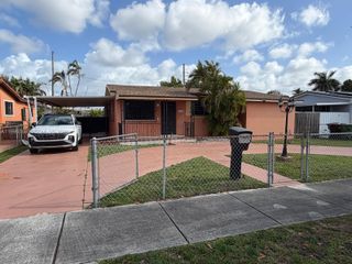 1185 W 32nd St, Hialeah, FL 33012