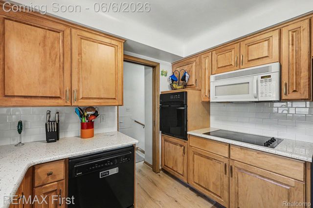 21212 FRANCIS Street, St. Clair Shores, MI 48082