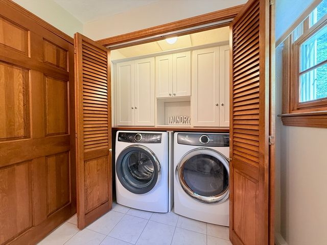 19 Bubbling Brook Rd, Walpole, MA 02081