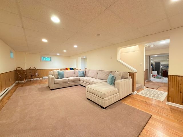 19 Bubbling Brook Rd, Walpole, MA 02081