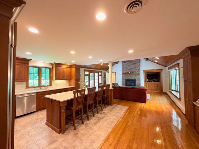 19 Bubbling Brook Rd, Walpole, MA 02081