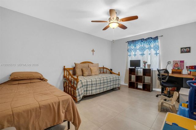 862 W 79th St, Hialeah, FL 33014