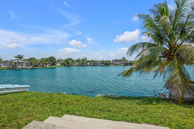 862 W 79th St, Hialeah, FL 33014
