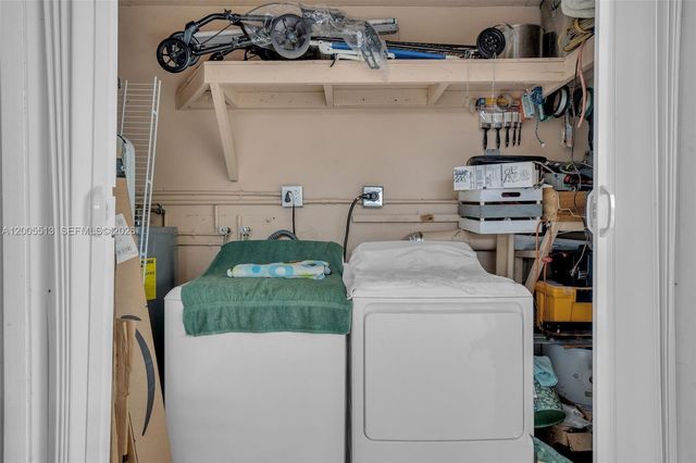 862 W 79th St, Hialeah, FL 33014