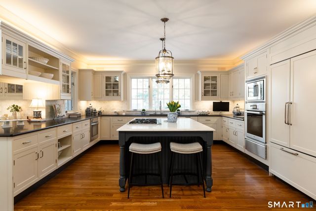 5 Pembroke Hill, Farmington, CT 06032