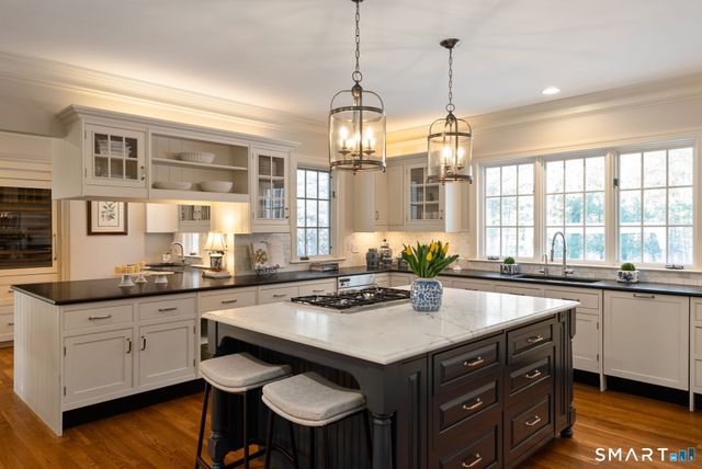 5 Pembroke Hill, Farmington, CT 06032