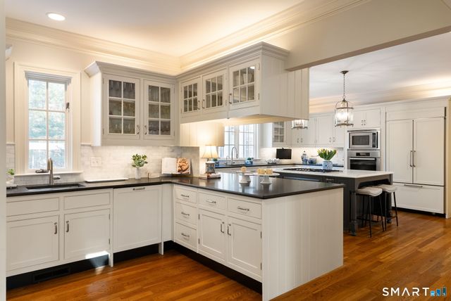 5 Pembroke Hill, Farmington, CT 06032