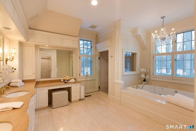 5 Pembroke Hill, Farmington, CT 06032