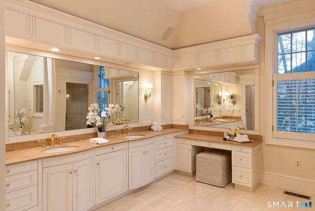 5 Pembroke Hill, Farmington, CT 06032