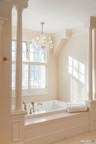 5 Pembroke Hill, Farmington, CT 06032