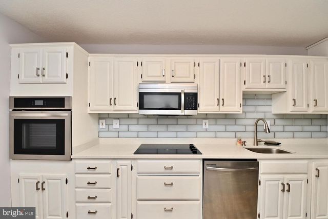 205 YOAKUM PKWY #506, Alexandria, VA 22304