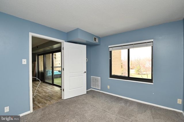 205 YOAKUM PKWY #506, Alexandria, VA 22304