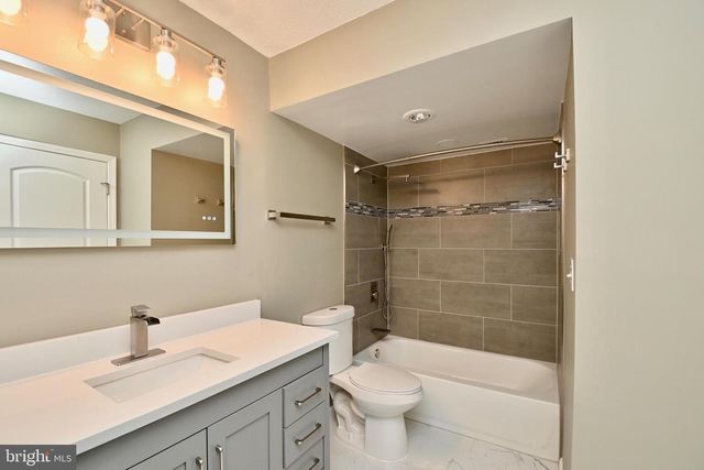 205 YOAKUM PKWY #506, Alexandria, VA 22304