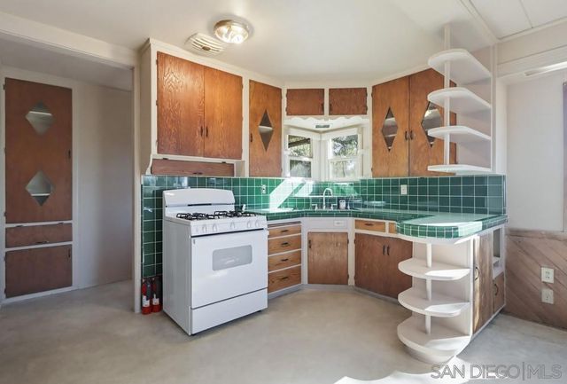 602 Starbright Ln, Alpine, CA 91901