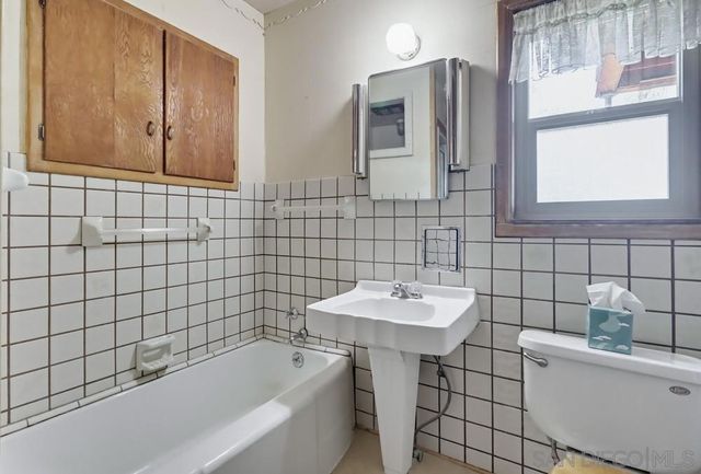 602 Starbright Ln, Alpine, CA 91901