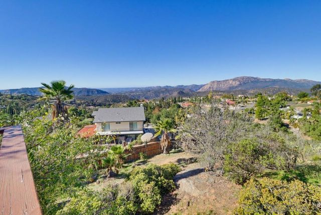 602 Starbright Ln, Alpine, CA 91901