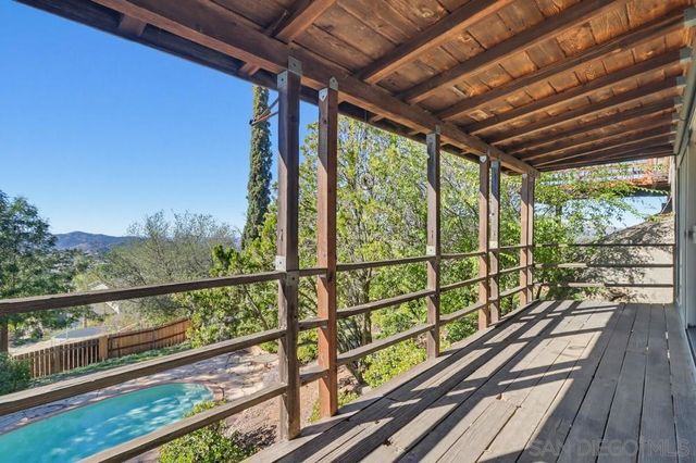 602 Starbright Ln, Alpine, CA 91901