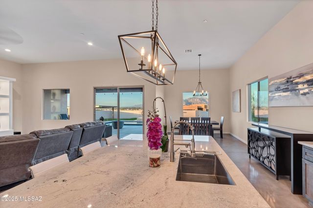 4456 W Placita Roca Escondida, Tucson, AZ 85745