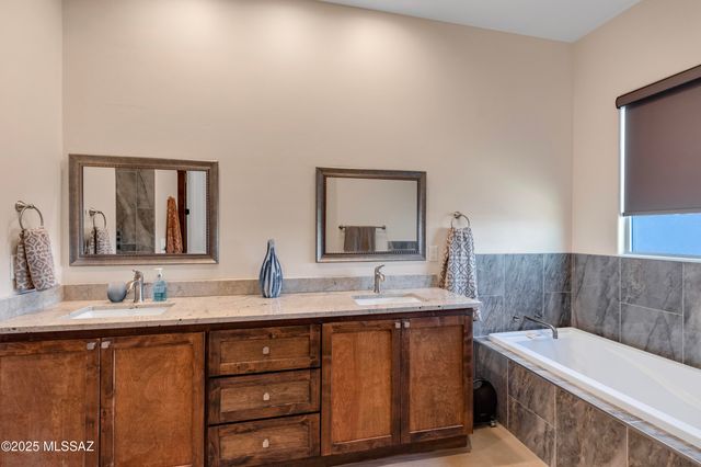 4456 W Placita Roca Escondida, Tucson, AZ 85745