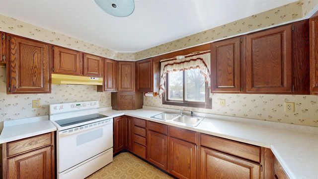 1027 Prairie Avenue, Hillsboro, WI 54634