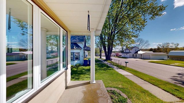 1027 Prairie Avenue, Hillsboro, WI 54634