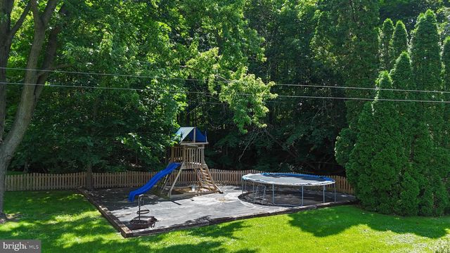 231 SWAMP RD, Morgantown, PA 19543