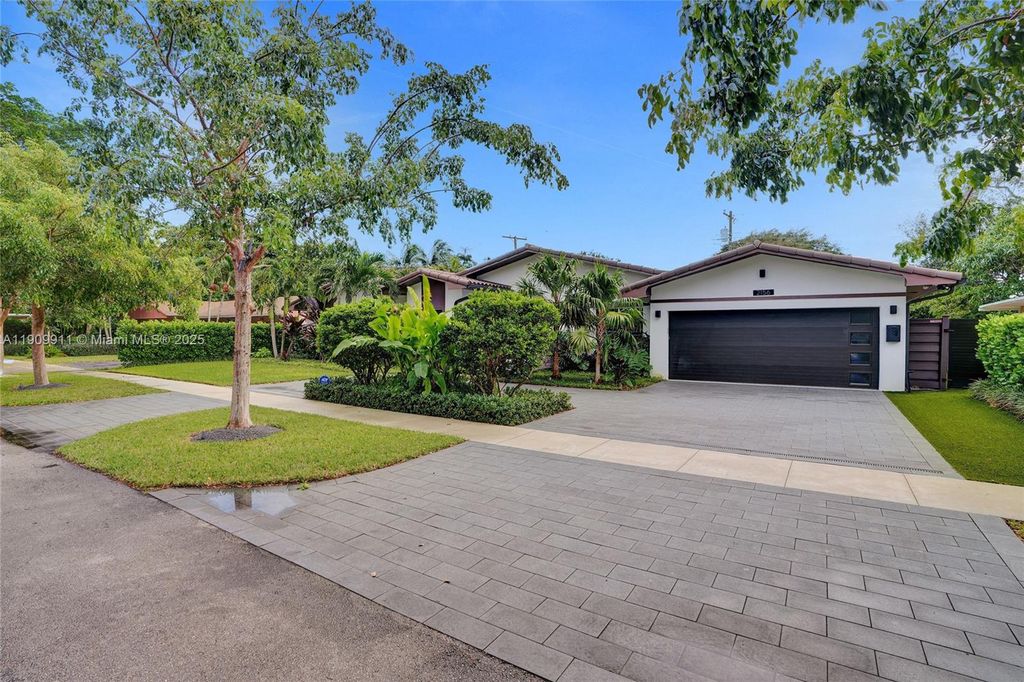 2156 NE 187th St, North Miami Beach, FL 33179