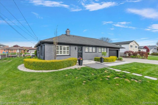 37912 Pointe Rosa Street, Harrison Charter Township, MI 48045