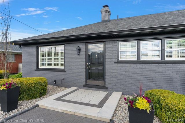 37912 Pointe Rosa Street, Harrison Charter Township, MI 48045