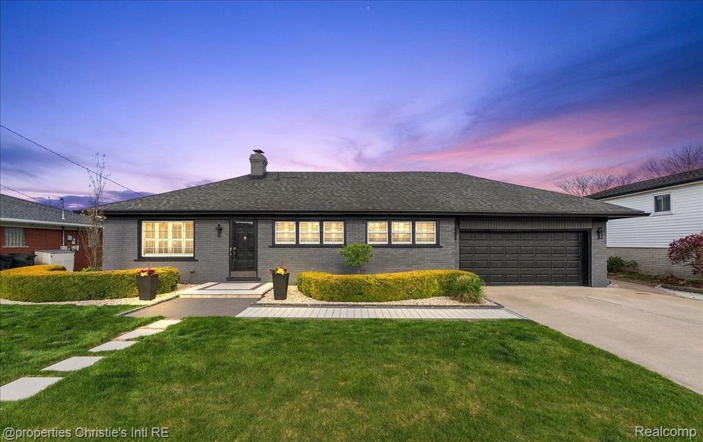 37912 Pointe Rosa Street, Harrison Charter Township, MI 48045