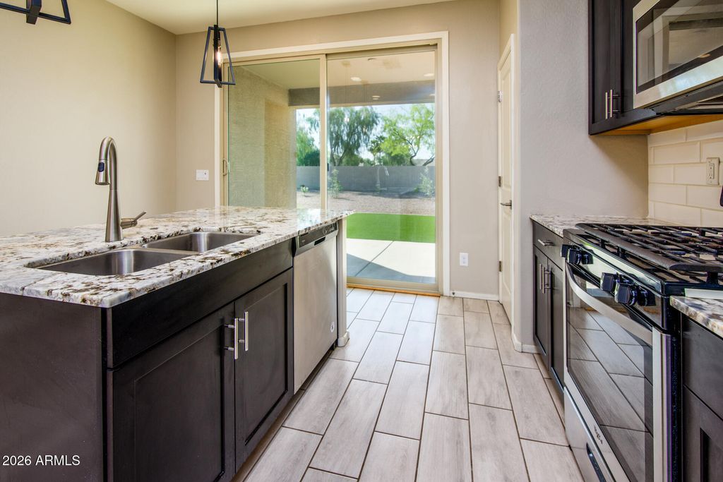Image 10 of property listing at 42121 W CRIBBAGE Road, Maricopa, AZ 85138
