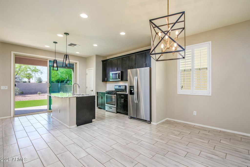 Image 7 of property listing at 42121 W CRIBBAGE Road, Maricopa, AZ 85138
