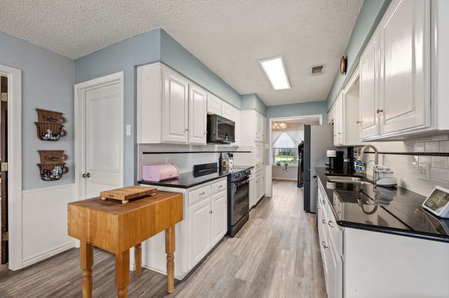 333 Mountainview Drive, Hurst, TX 76054