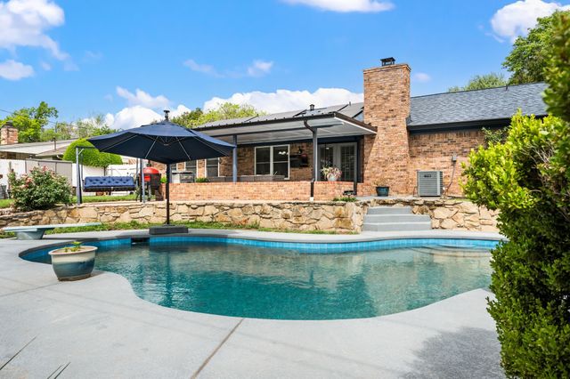 333 Mountainview Drive, Hurst, TX 76054