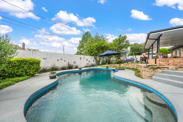 333 Mountainview Drive, Hurst, TX 76054