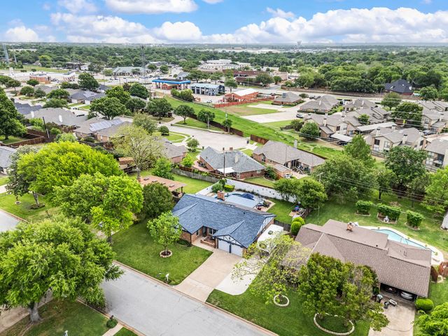 333 Mountainview Drive, Hurst, TX 76054