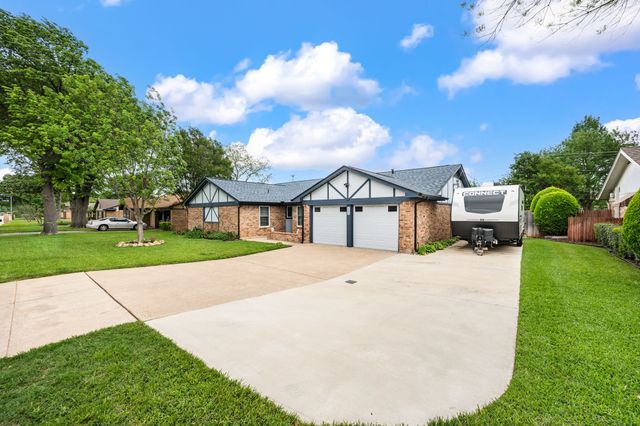 333 Mountainview Drive, Hurst, TX 76054
