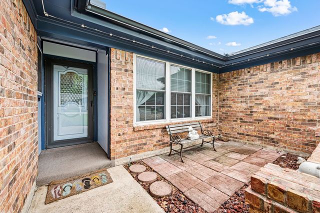 333 Mountainview Drive, Hurst, TX 76054